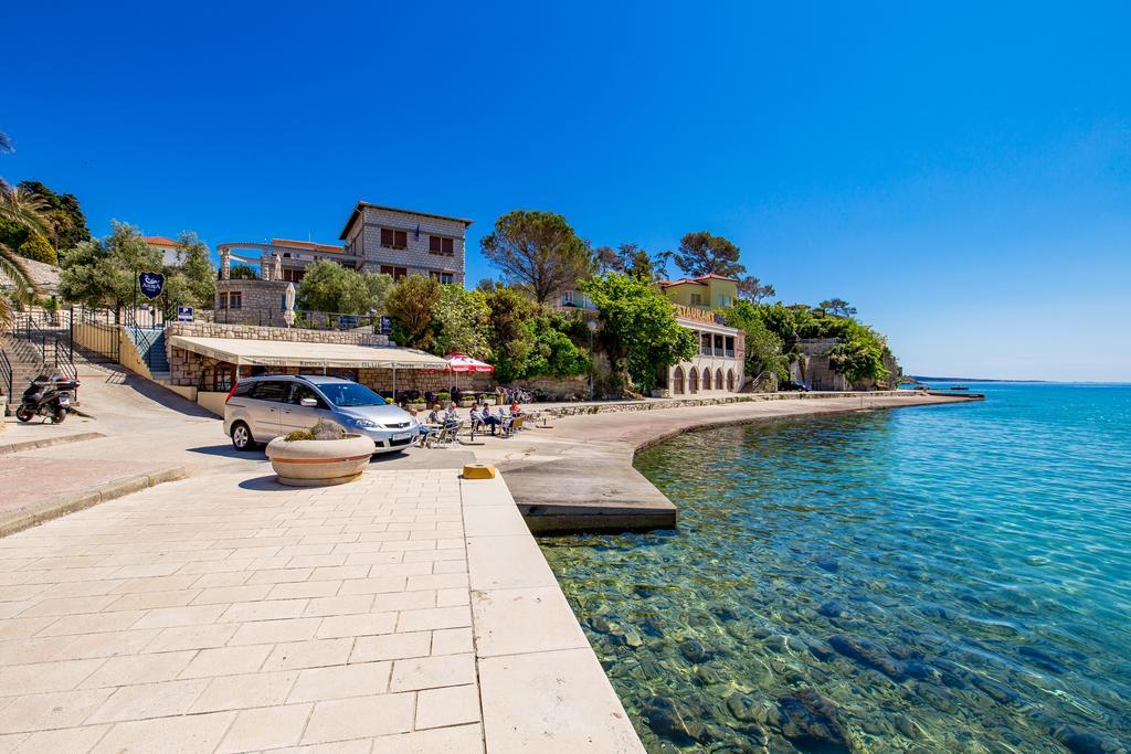Villas Arbia Banjol Exterior photo