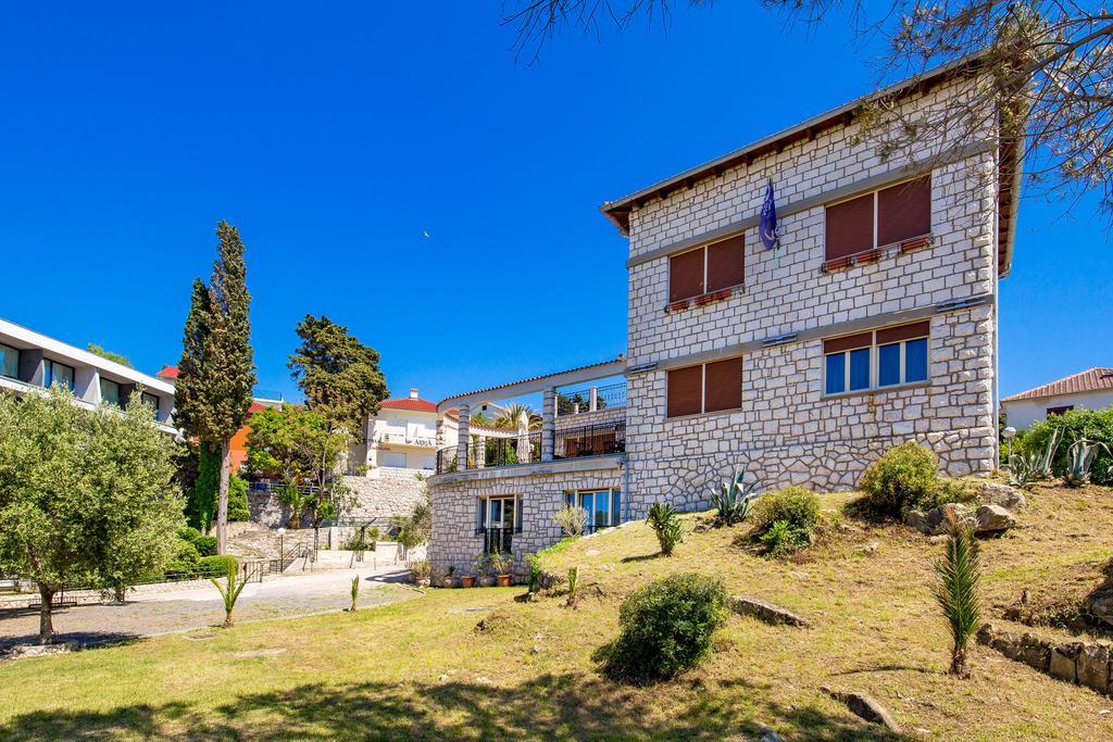 Villas Arbia Banjol Exterior photo