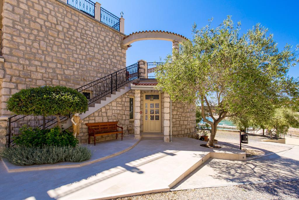 Villas Arbia Banjol Exterior photo